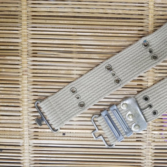 Canvas utilitarian vintage style belt with clasp - Picture 6 of 7